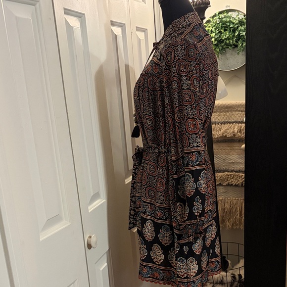 SAL ROSA Chic Long Sleeve Patterned Mini Dress - Picture 3 of 7